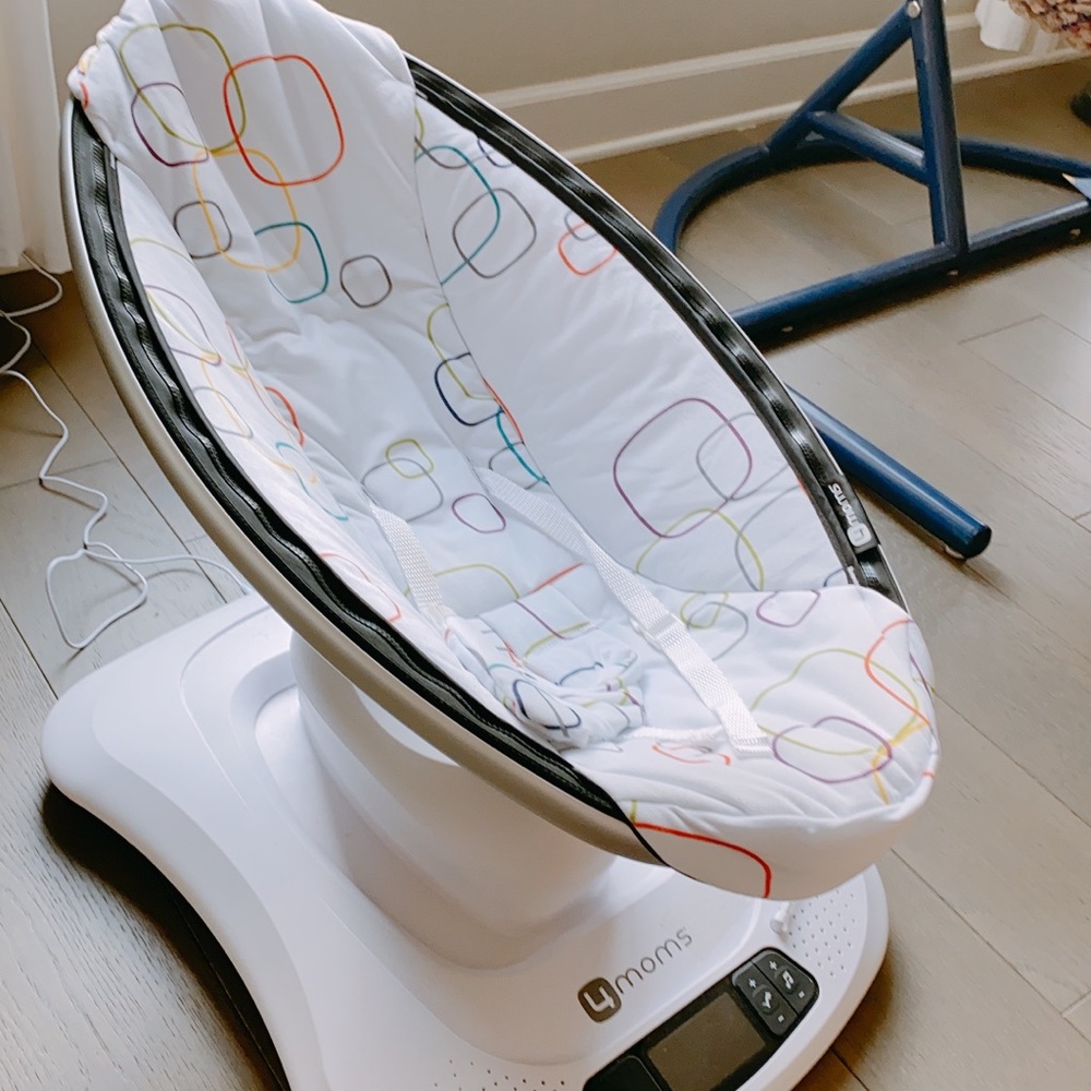 4 Moms baby swing